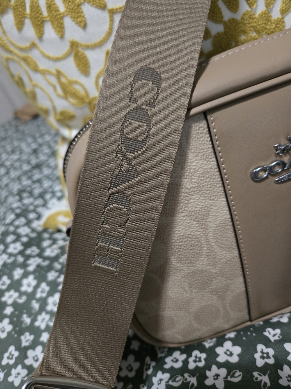 Coach Tan Signature Crossbody Bag with Matching Wallet - Picture 4 of 9